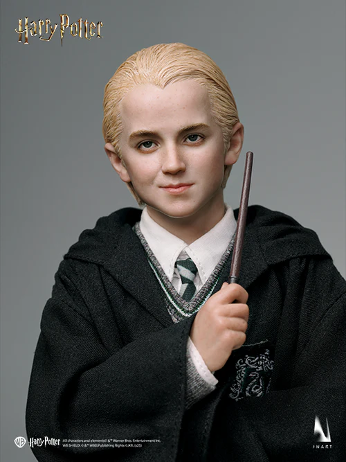 Wand held by Draco Malfoy Sixth Scale Action FIgure from Harry Potter movie series.png