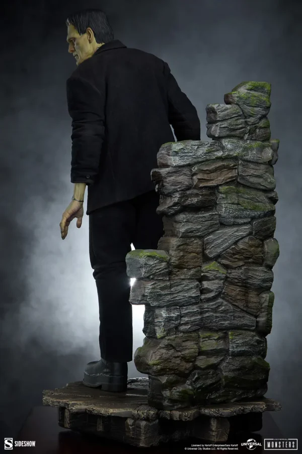 sideshow collectibles universal monsters frankenstein premium format figure gallery 68f7ecae93caf.jpg